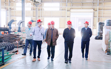 標題：中國農(nóng)機院領(lǐng)導一行到華德牧草公司調(diào)研
瀏覽次數(shù)：1659
發(fā)表時間：2024-04-18