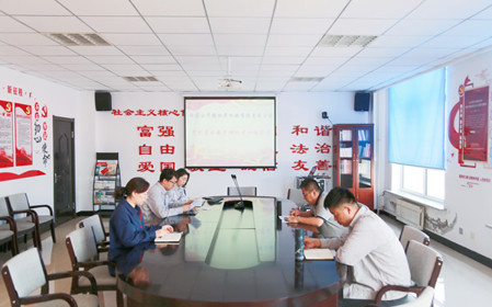 標(biāo)題：華德牧草公司黨委開展黨紀(jì)學(xué)習(xí)教育專題學(xué)習(xí)
瀏覽次數(shù)：1187
發(fā)表時(shí)間：2024-05-24