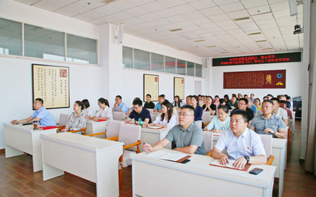 標(biāo)題：中國(guó)農(nóng)機(jī)院黨委委員、副總經(jīng)理，呼和浩特分院黨委書(shū)記、董事長(zhǎng)王振華講授黨課
瀏覽次數(shù)：1440
發(fā)表時(shí)間：2024-06-26